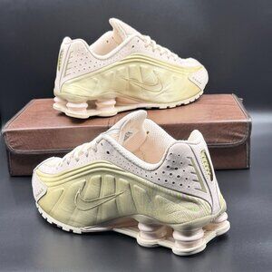 Wmns Nike Shox R4 'Guava Gold'